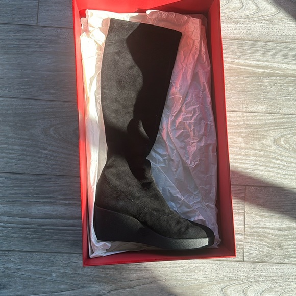 Donald Pliner Suede Wedge boots - Picture 3 of 7